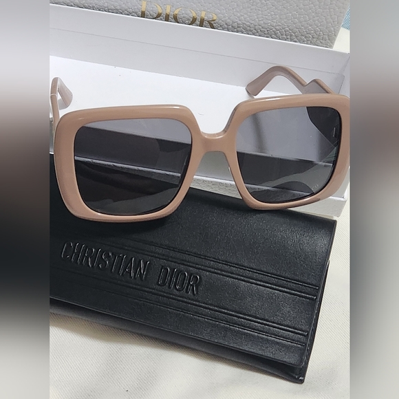 NIB Bobby Oversized Dior Sunglasses - Picture 1 of 16
